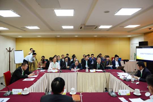2017中国绿公司年会亮相郑州，楷林置业董事长郑新桥应邀出席并发表演讲