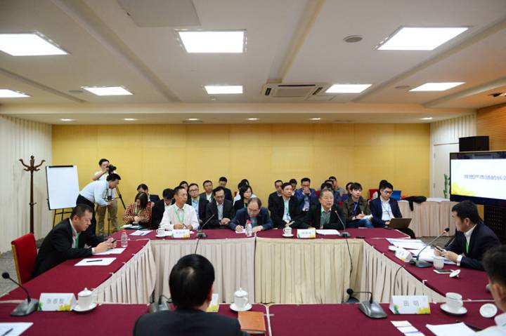 2017中国绿公司年会亮相郑州，楷林置业董事长郑新桥应邀出席并发表演讲