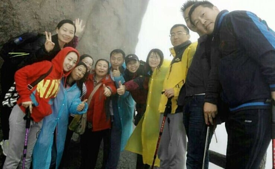 醉美人间四月天，漫步黄山云海端