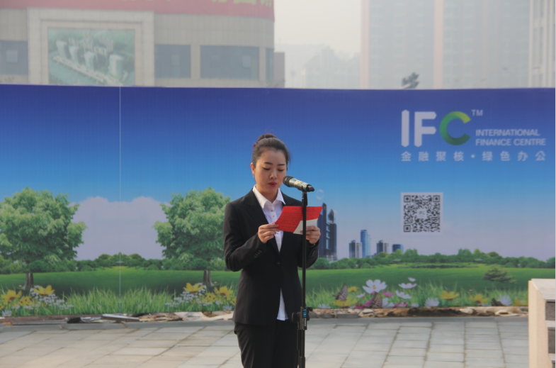五星红旗迎风飘扬 ——楷林IFC首次升旗仪式“点亮”爱国心