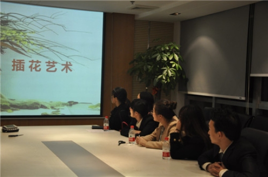 楷林物业组织员工进行花艺培训