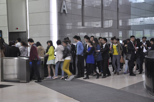 楷林国际邀客户触摸我们的心脏
