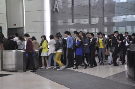 楷林国际邀客户触摸我们的心脏
