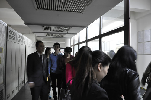 楷林国际邀客户触摸我们的心脏