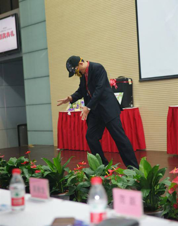 “包罗万象，记录瞬间”