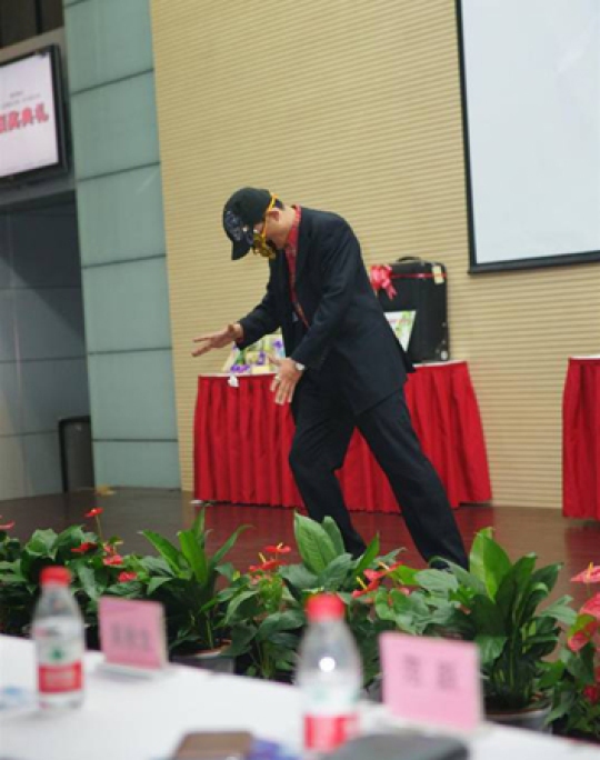 “包罗万象，记录瞬间”