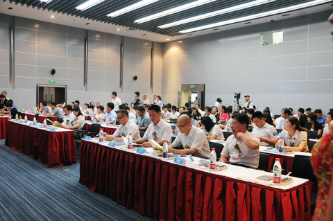 楷林置业携手经济视点报举办2012首届豫股峰会
