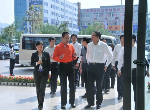 省委常委、市委书记王文超到信息大厦考察