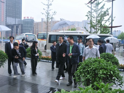 省委常委、市委书记王文超一行视察楷林国际